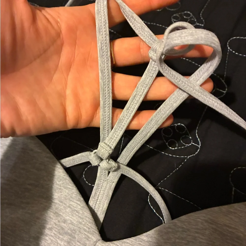 Alo Yoga Light Gray Workout Top - Picture 7 of 7